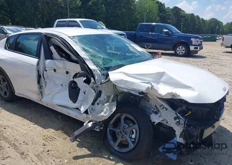 2025 Kia K4 Lxs z USA, uszkodzony, nr VIN 3KPFT4DE4SE019420